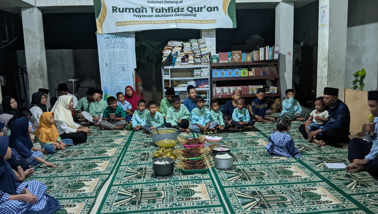 Acara tasyakuran aqiqah/ Bu. Fida